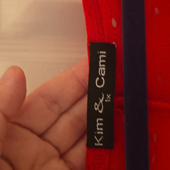 Red Women's Eyelit Batwing Top, Size 1X (0913) - Picture 3 of 6